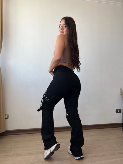 Cargo black Ariana