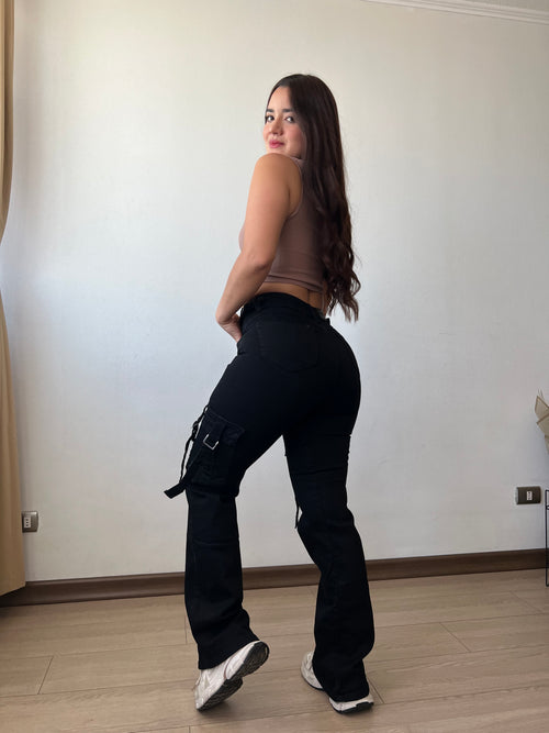 Cargo black Ariana