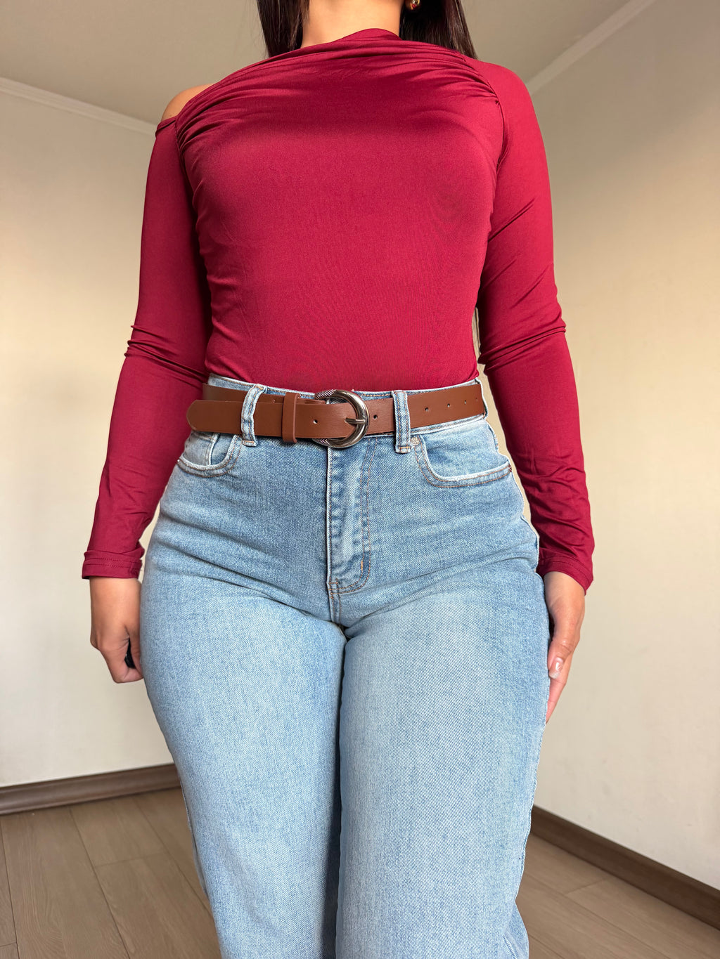 Jeans recto celeste con cinturon