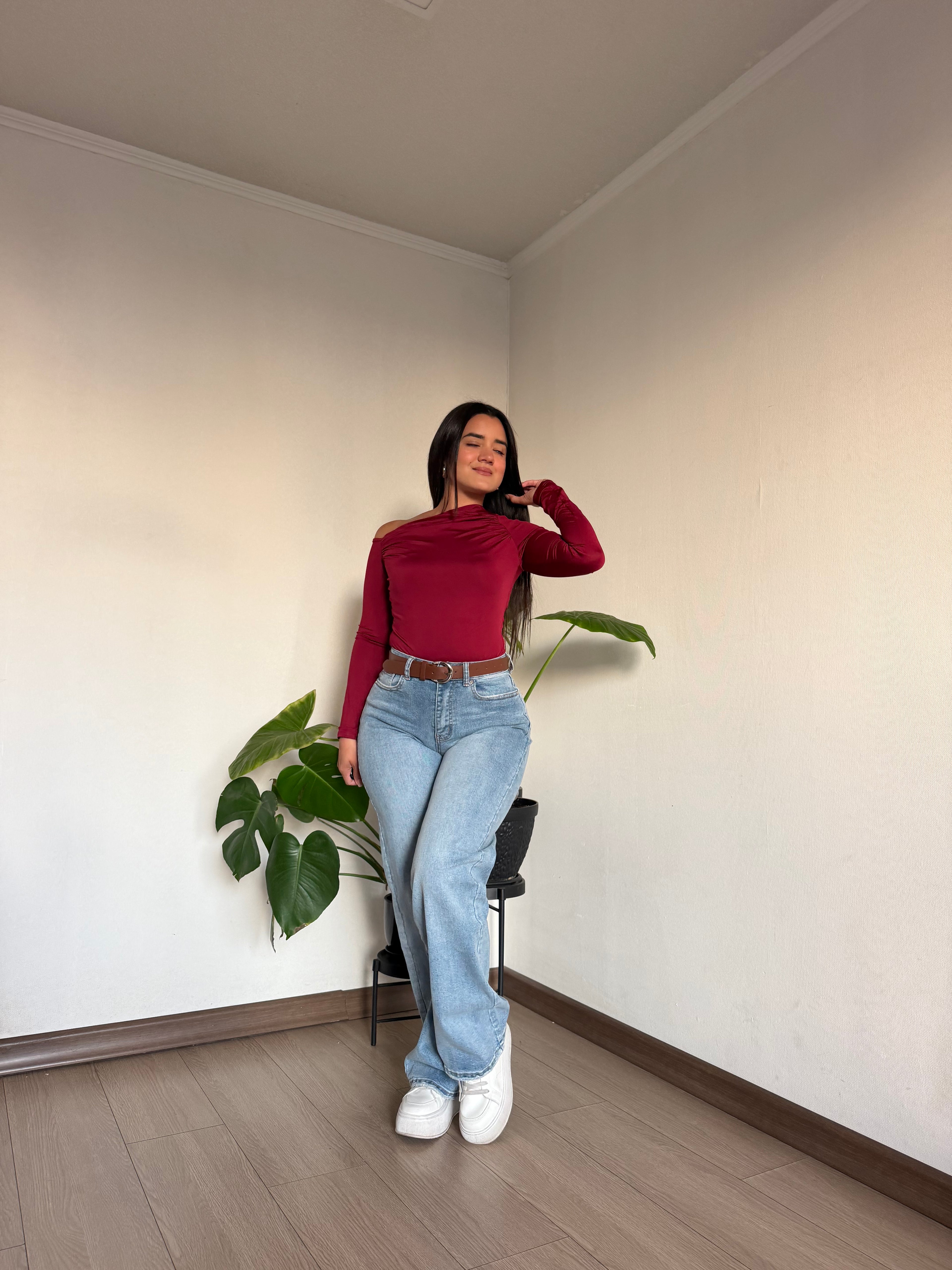 Jeans recto celeste con cinturon