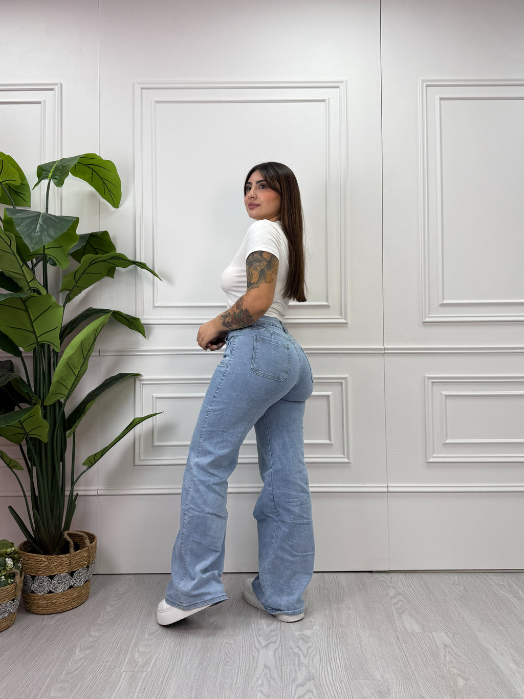 Wide leg mia