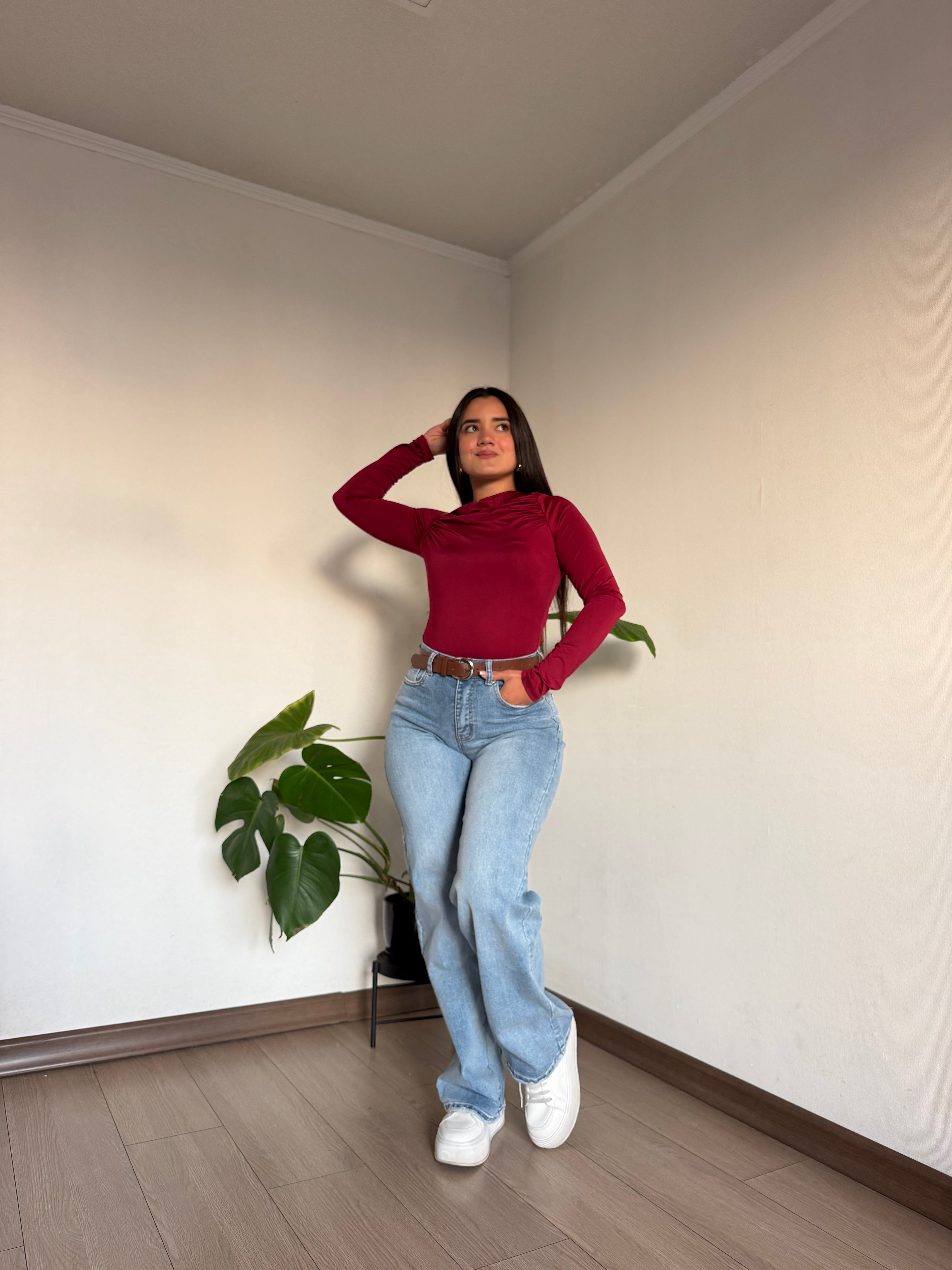 Jeans recto celeste con cinturon