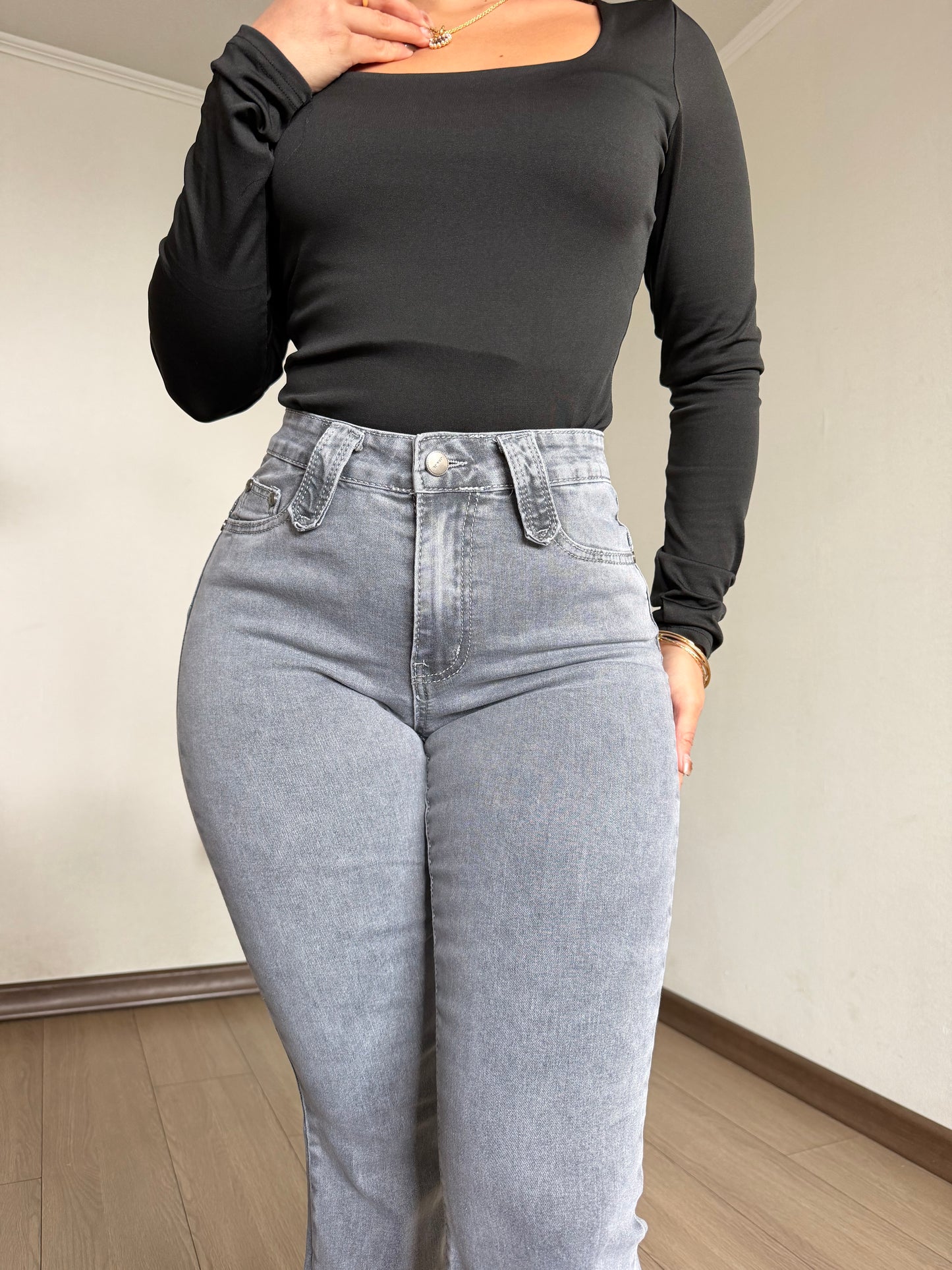 Jeans Flare gris estilizador💃