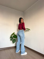 Jeans recto celeste con cinturon