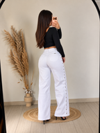 Wide leg white tachas