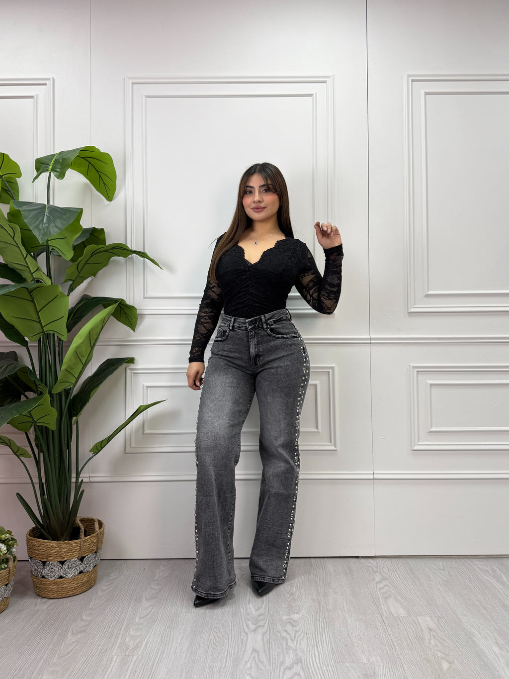 Wide leg grafito con tachas