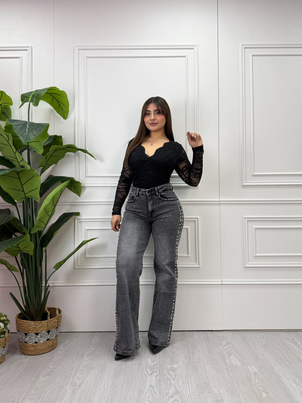 Wide leg grafito con tachas