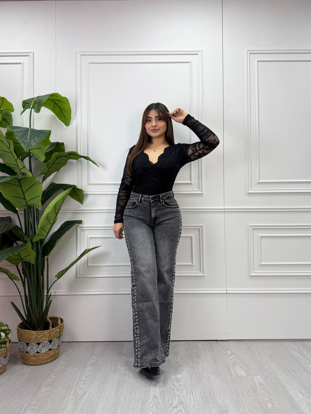 Wide leg grafito con tachas